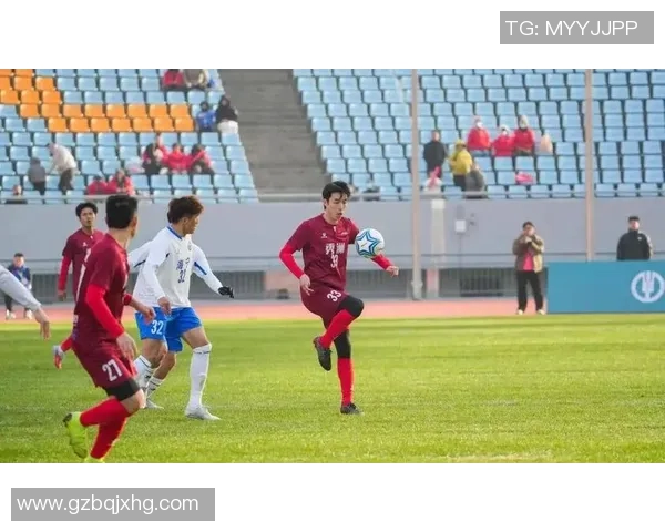 足球明星成功战胜病毒重返赛场展现顽强斗志与拼搏精神